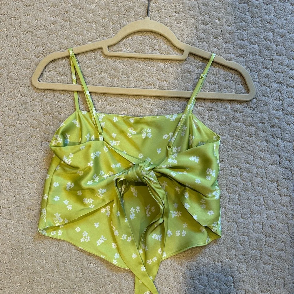 Sunday Best light green satin blouse with flowers size S - Picture 2 of 3